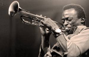 Μάιλς Ντέιβις: η ιδιοφυϊα της jazz (video)