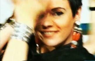 Μαλβίνα Κάραλη - "Είσαι ύποπτη, κουκλίτσα μου. Αλλού να τα πεις αυτά"