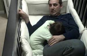 Όχιιιι δεν φεύγεις! Θα κοιμηθούμε μαζί!! (video)