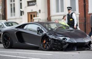 Πώς να διαλύσετε μία Lamborghini! (video)
