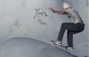 Ο παππούς του skate είναι 60 χρονών και ξέρει από… κόλπα (video)