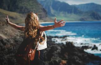 Γιατί να ζεις σε έναν κόσμο που τον γνωρίζεις μονάχα από χαρτιά και εικόνες σε pixels;