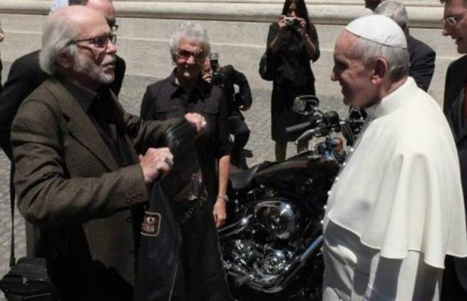 Έναντι 210.000 ευρώ πουλήθηκε η Harley Davidson του πάπα Φραγκίσκου
