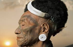 Οι τελευταίοι κυνηγοί κεφαλών στον κόσμου - Η  φυλή που αφανίζεται