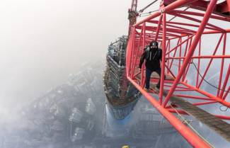 Στην κορυφή του Shanghai Tower: video που σου κόβει την ανάσα! (video)
