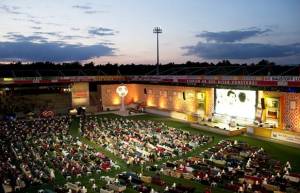 Γήπεδο μετατρέπεται σε… θερινό σινεμά για το Μουντιάλ