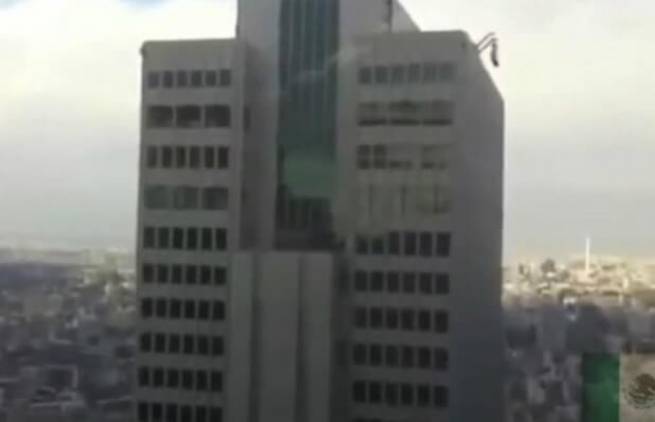 Πώς πάει ένας ουρανοξύστης με 7,8 Ρίχτερ; (video)
