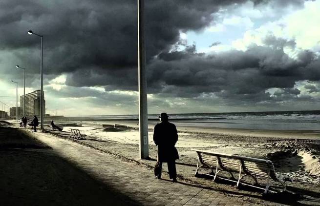 Dylan Thomas - «Χωρίς να είμαστε τίποτ&#039; άλλο παρά μόνο άνθρωποι»