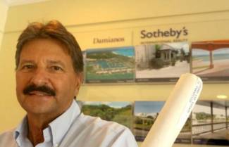 Ο έλληνας που έχει...πουλήσει τις Μπαχάμες "3 φορές"