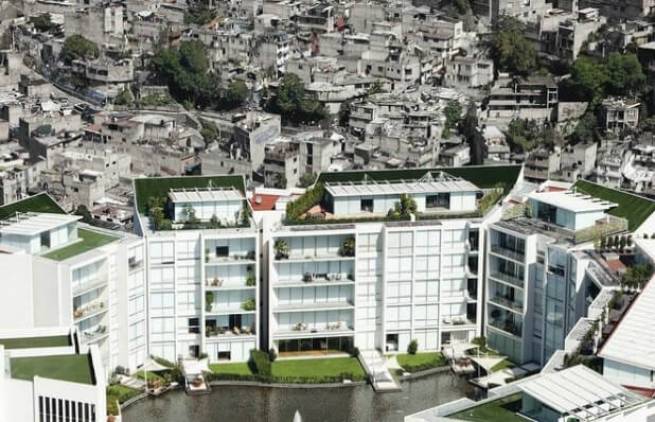Ένας τοίχος χωρίζει τον πλούτο από τη φτώχεια...