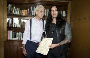 Ο «ροκ» Γιάννης Μπουτάρης αγκαλιά με τον κιθαρίστα του Ozzy Osbourne