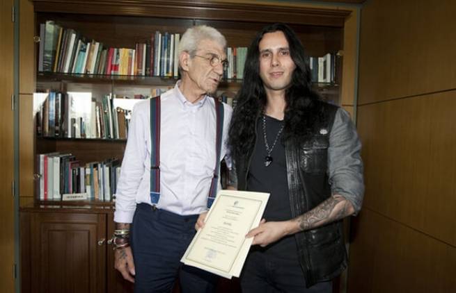 Ο «ροκ» Γιάννης Μπουτάρης αγκαλιά με τον κιθαρίστα του Ozzy Osbourne