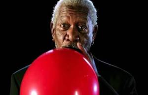 Ο Μόργκαν Φρίμαν εισπνέει ήλιο...! (video)