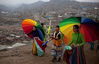 Μολυβένια Λίμα – Η πόλη μέσα στα σύννεφα