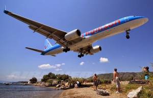 Εντυπωσιακές προσγειώσεις στο αεροδρόμιο της Σκιάθου! (video)