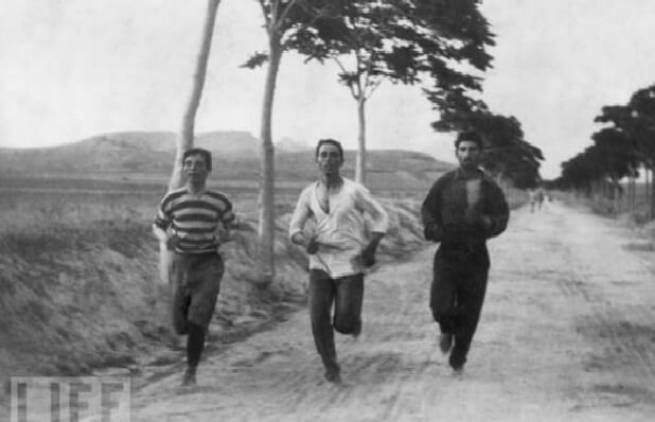 Προπόνηση Ελλήνων μαραθωνοδρόμων το 1896. Καταπληκτική φωτογραφία του LIFE