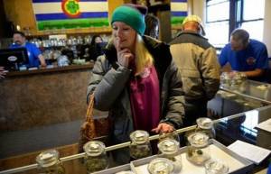 Η νόμιμη κάνναβη μειώνει την εγκληματικότητα και γεμίζει τα κρατικά ταμεία