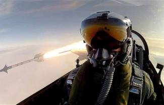 Απίστευτη φωτογραφία μεσα από F-16!
