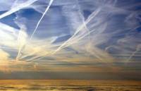 Chemtrails: τι ψεκάζουν πραγματικά τα αεροπλάνα;