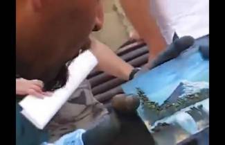 Τα πιο γρήγορα δάχτυλα ζωγραφίζουν..!! (video)