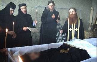 Μοναχοί σταύρωσαν καλόγρια μετά από εξορκισμό (video)