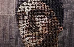 Φτιάχνει...πορτραίτα με το πιο απρόσμενο υλικό! (pic)