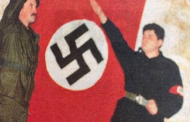 Μιχαλολιάκος και Παππάς με σβάστικα στο χέρι