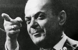 -Που σαι ρε Παπαδόπουλεεε...;; -Στο Α&#039; Νεκροταφείο.