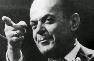 -Που σαι ρε Παπαδόπουλεεε...;; -Στο Α&#039; Νεκροταφείο.