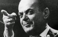 -Που σαι ρε Παπαδόπουλεεε...;; -Στο Α' Νεκροταφείο.