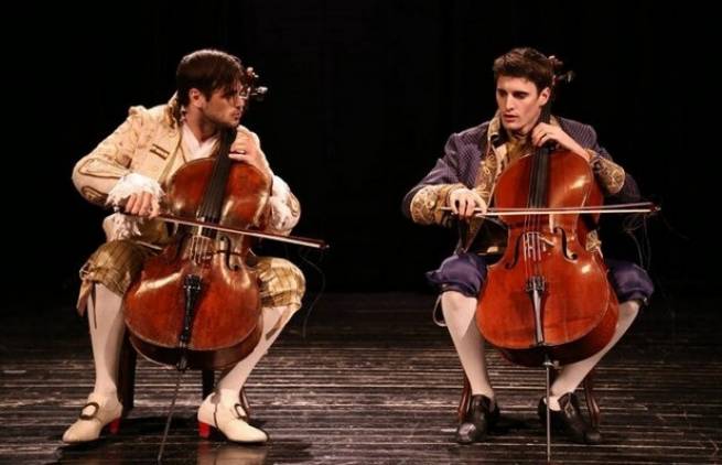 Aπίθανη διασκευή του "Thunderstruck" των AC/DC (video)