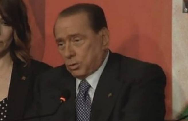 Μπερλουσκόνι: Από τα όργια, στο γηροκομείο (video)