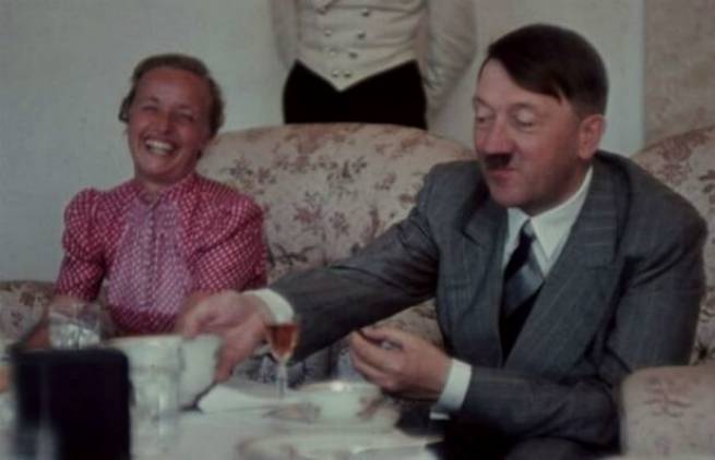 Στην υπηρεσία των Ναζί: Υπηρέτρια του Χίτλερ σπάει τη σιωπή της μετά από 71 χρόνια (video)